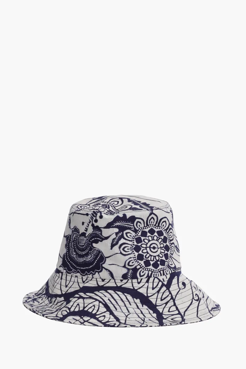 CHRISTIAN DIOR Reversible Wax Toile De Jouy Bucket Hat in White Multicolors 1
