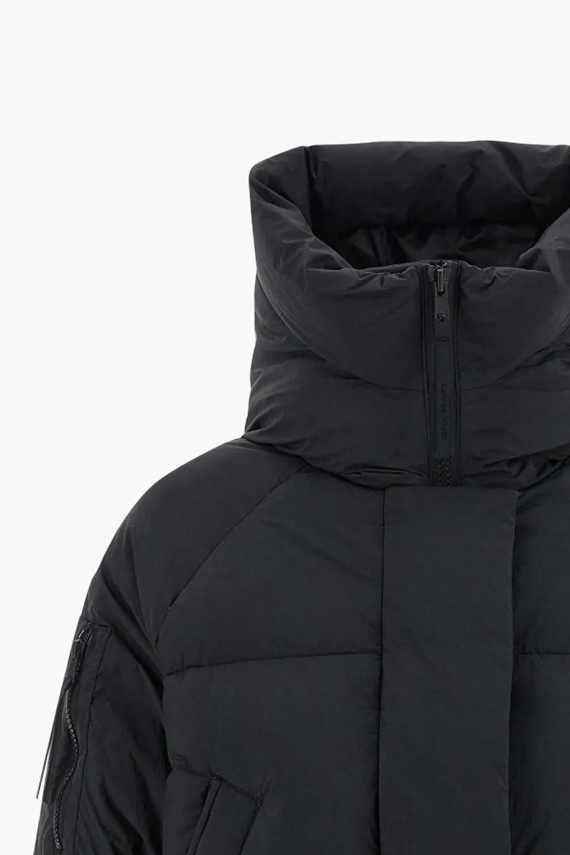 CANADA GOOSE Women Chilliwack Puffer Jacket in Black with Tonal Logo 2