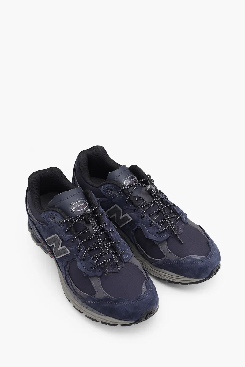 NEW BALANCE Men 2002 Sneakers in Navy 1