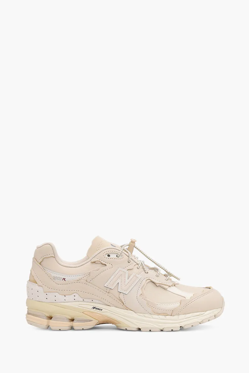 NEW BALANCE Men 2002 Sneakers in Khaki 0