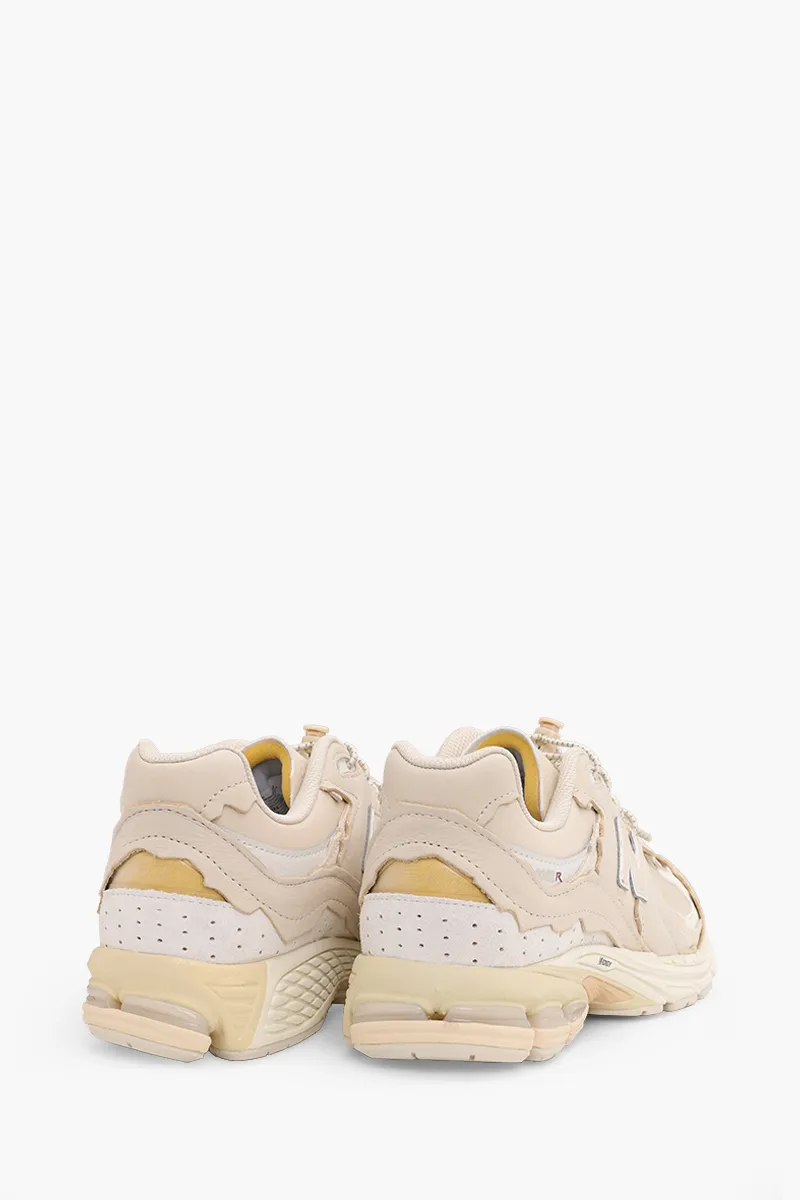 NEW BALANCE Men 2002 Sneakers in Khaki 2