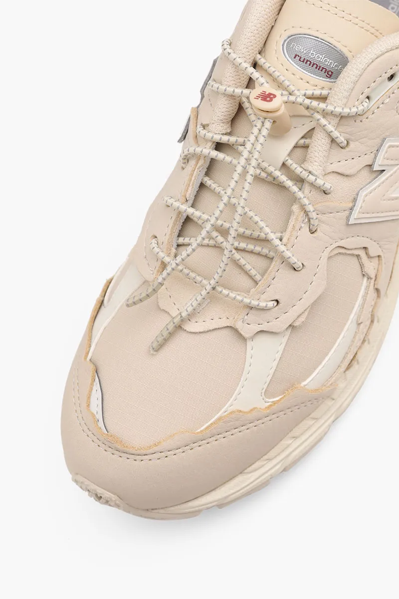 NEW BALANCE Men 2002 Sneakers in Khaki 4