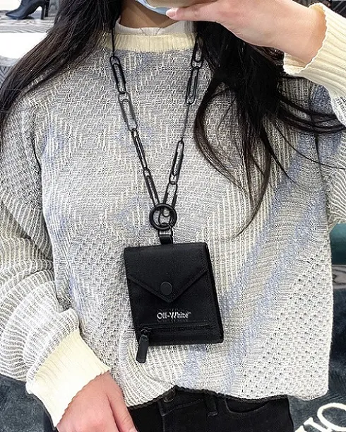 OFF WHITE Bi-fold Chain Wallet in Black 4