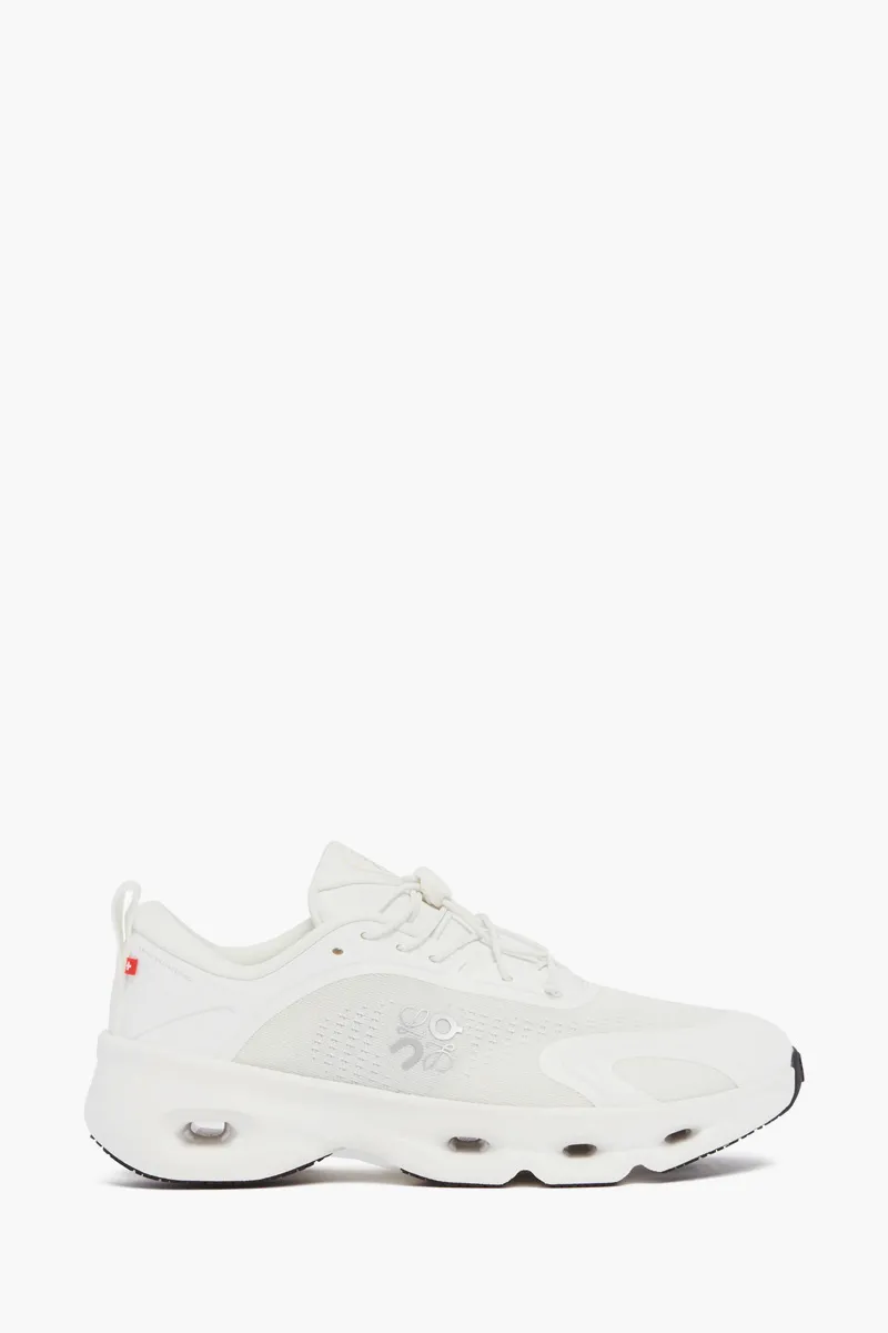 LOEWE X ON Men Cloudsolo Low Top Sneakers in White/Grey