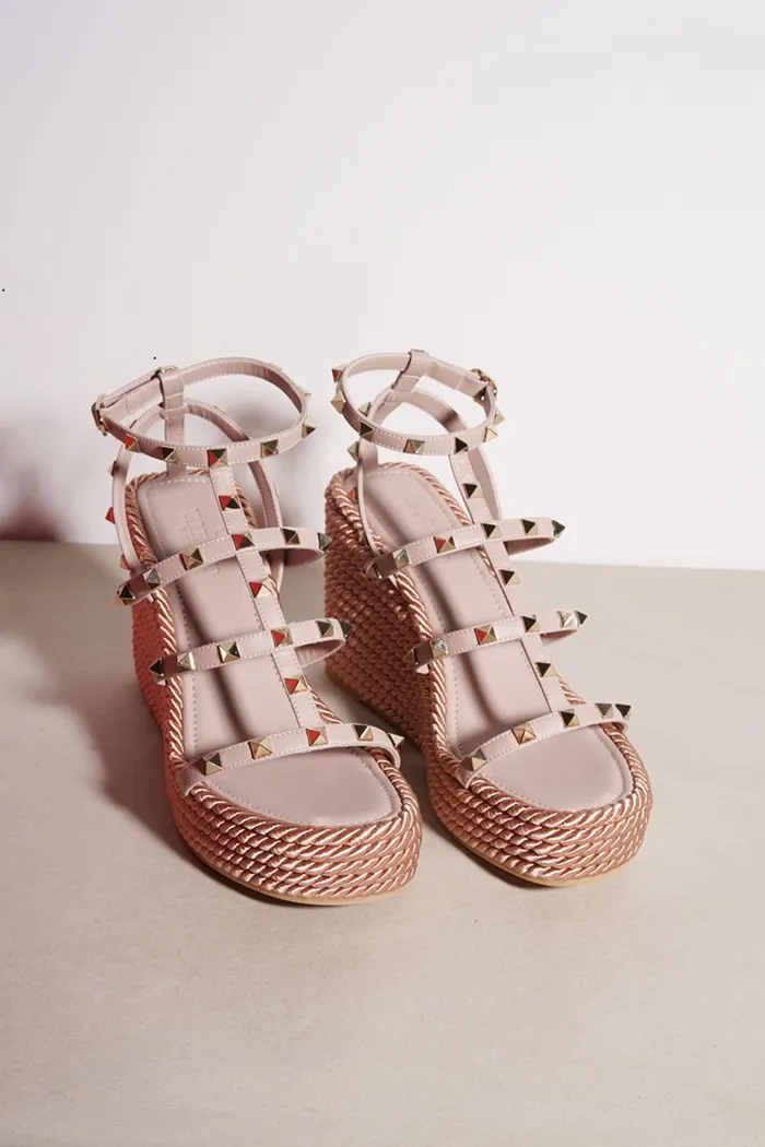 VALENTINO Rockstud Wedges 95mm in Nude Poudre