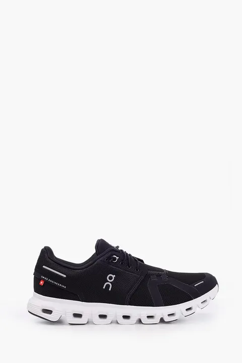 ON Women CLoud 6 Sneakers in Black/White