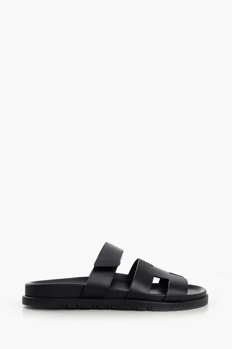 HERMÈS Chypre Sandals in Black Calfskin